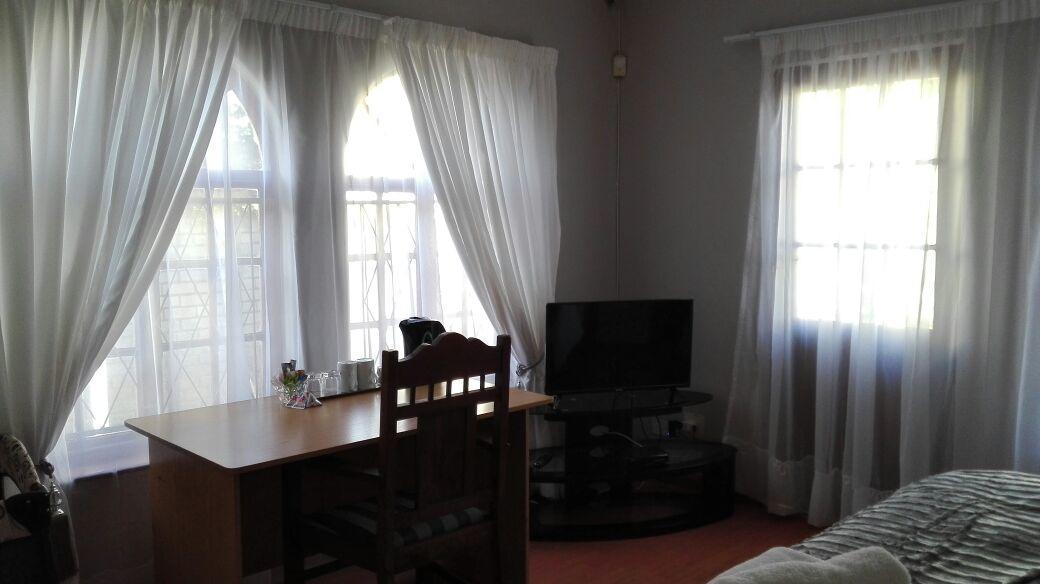 Versailles B And B Gonubie Bagian luar foto