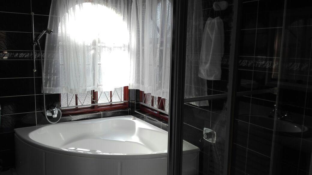 Versailles B And B Gonubie Bagian luar foto
