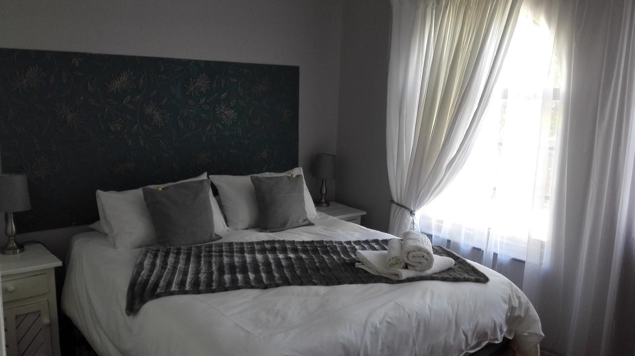 Versailles B And B Gonubie Bagian luar foto